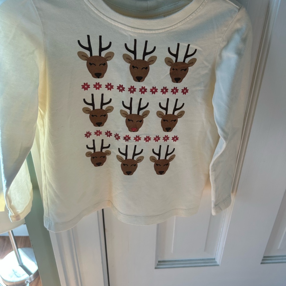 Hanna Andersson Cream Reindeer Long Sleeve Tee